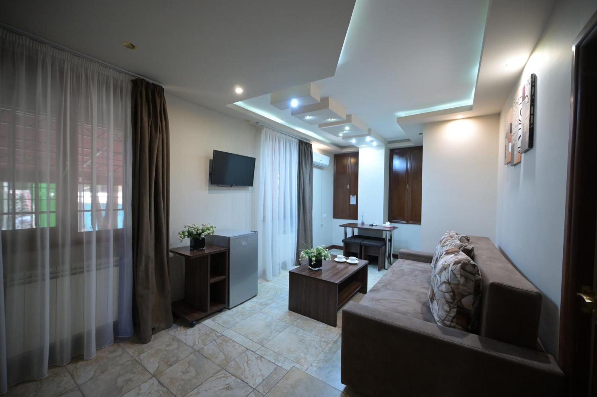 Time Hotel & Tours Ереван Экстерьер фото